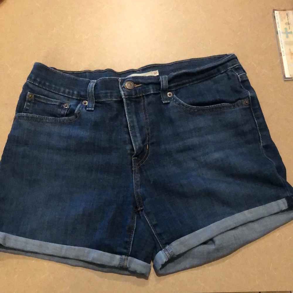 Women’s Levi’s shorts size 30